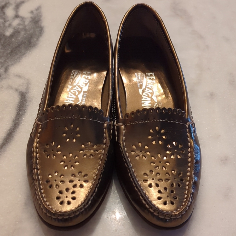 Salvatore Ferragamo Metallic Gold Leather Loafers With Cutout Detail 7B